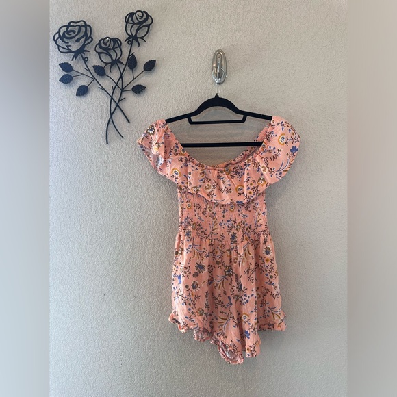 Forever 21 Women’s Romper Pink an Blue Floral Smocked Ruffle Off Shoulder Size S - Picture 7 of 7